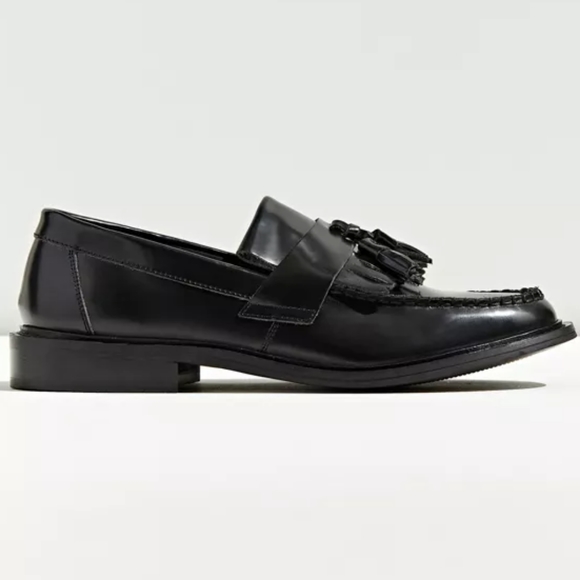 NWT URBAN OUTFITTERS CARTER TASSEL LEATHER LOAFERS - Picture 5 of 5